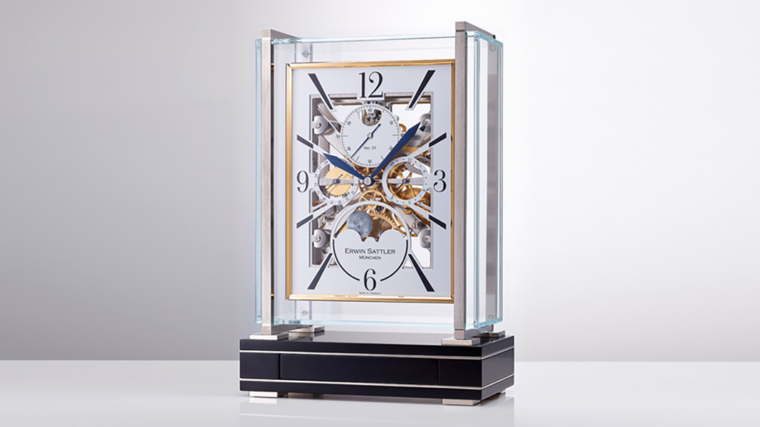 Orologio Da Tavolo Classico Rhythm 7724/9, Movimento A 3 Lancette Con Pendolo, Cassa In Plastica Dorata, 19,6x24x10,6 Cm - 2